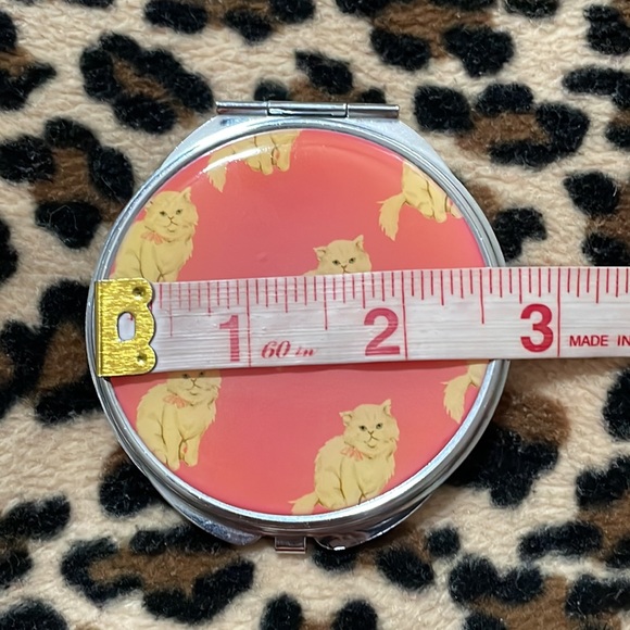 FOREVER 21 Compact Pocket Mirror Persian Cat Pink Makeup F21 Beauty Travel Work - Picture 4 of 16